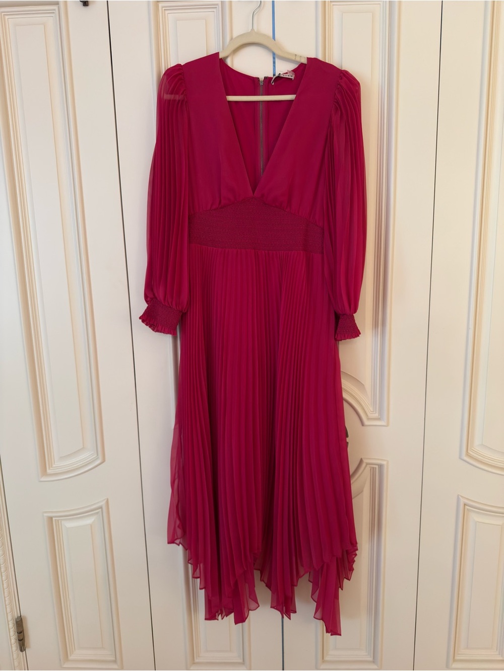 Alice + Olivia Fuchsia Pleated V-Neck High-Low Dress